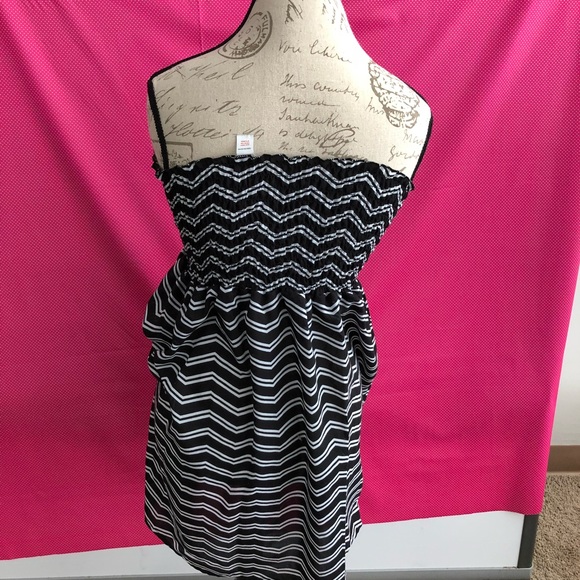 Gorgeous Strapless Striped Dress - Picture 7 of 8